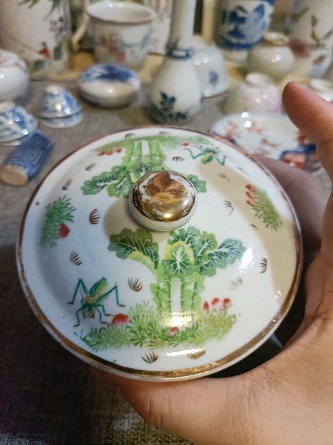 古玩陶瓷民國(guó)粉彩白菜蟈蟈圖蓋罐拍賣(mài),當(dāng)前價(jià)格2888元