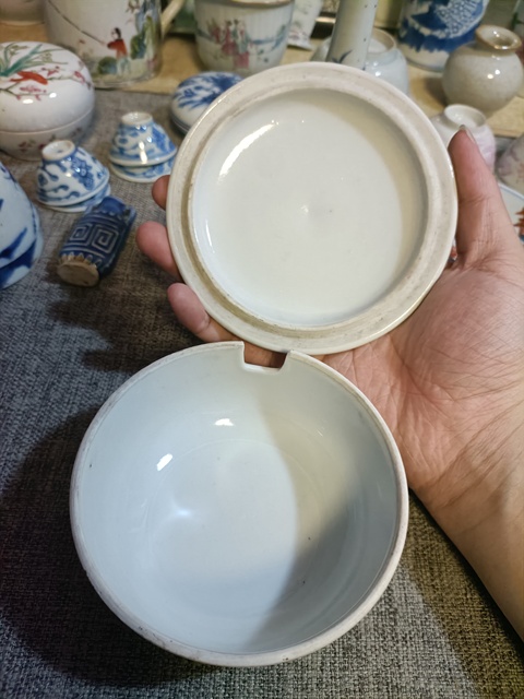 古玩陶瓷民國(guó)粉彩白菜蟈蟈圖蓋罐拍賣(mài),當(dāng)前價(jià)格2888元