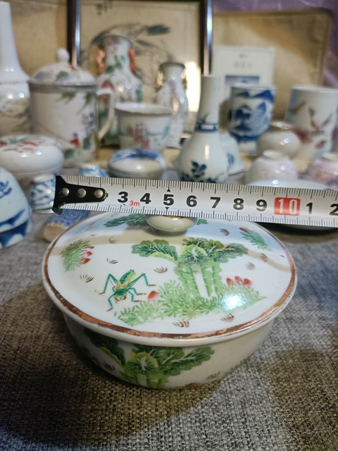 古玩陶瓷民國(guó)粉彩白菜蟈蟈圖蓋罐拍賣(mài),當(dāng)前價(jià)格2888元