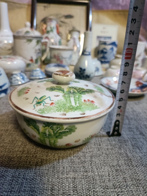 古玩陶瓷民國(guó)粉彩白菜蟈蟈圖蓋罐拍賣(mài),當(dāng)前價(jià)格2888元