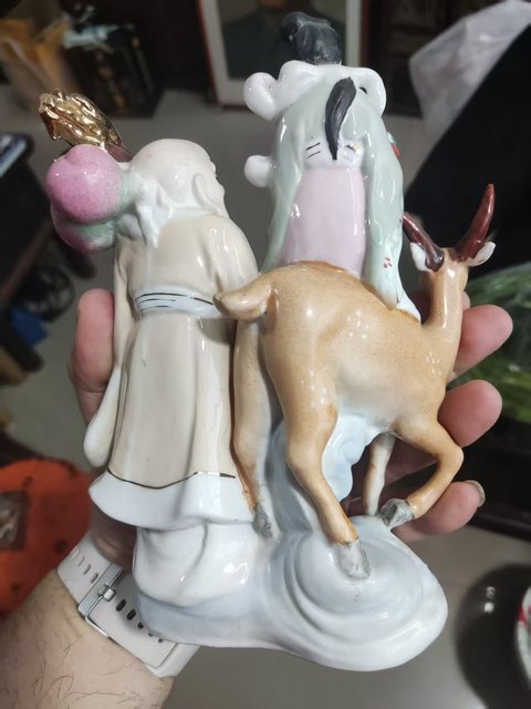 古玩陶瓷麻姑獻(xiàn)壽圖塑像拍賣，當(dāng)前價(jià)格398元