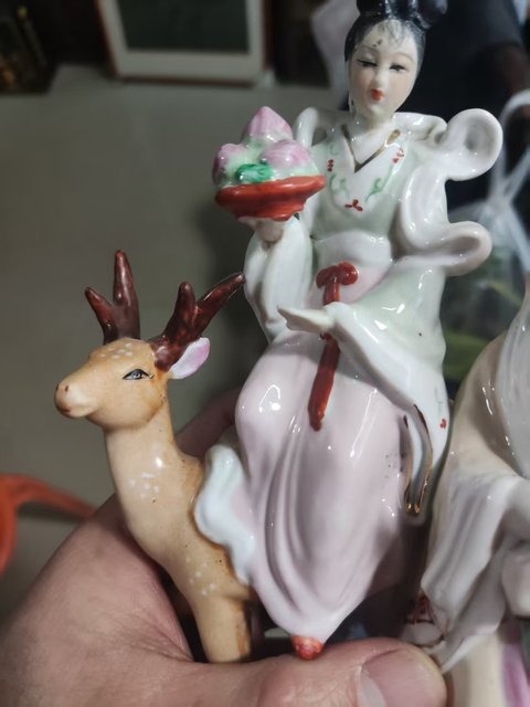 古玩陶瓷麻姑獻(xiàn)壽圖塑像拍賣，當(dāng)前價(jià)格398元