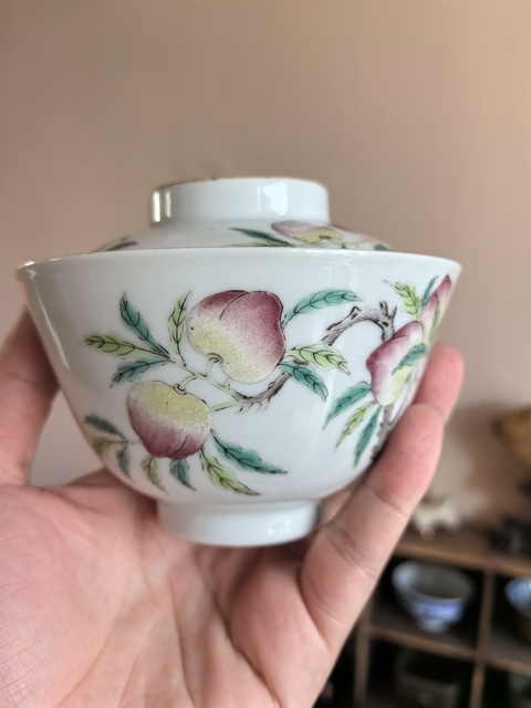 古玩陶瓷粉彩九桃蓋碗真品鑒賞圖