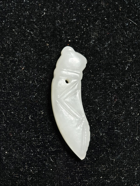 古玩玉器和田玉雕“蚱蜢”真品鑒賞圖