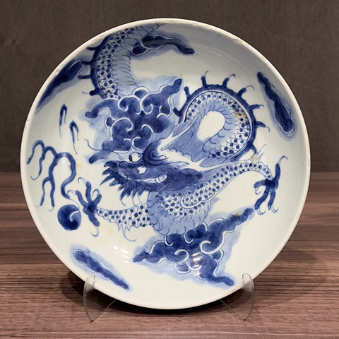 古玩陶瓷青花過墻龍紋臥盤真品鑒賞圖