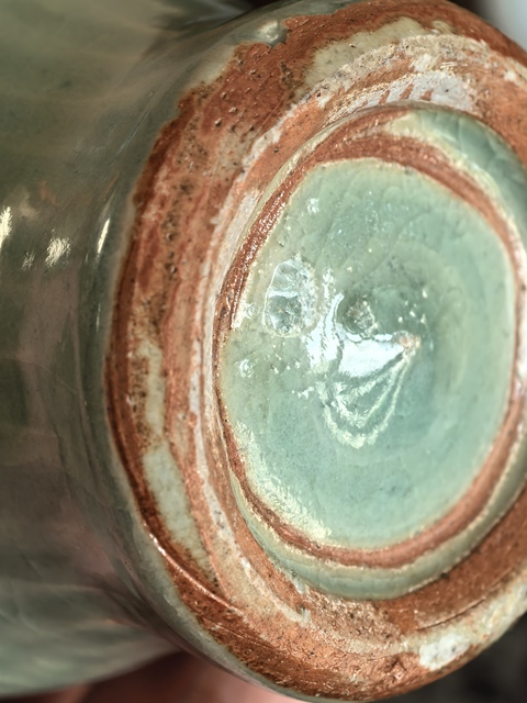 古玩陶瓷龍泉青瓷刻網格紋梅瓶真品鑒賞圖