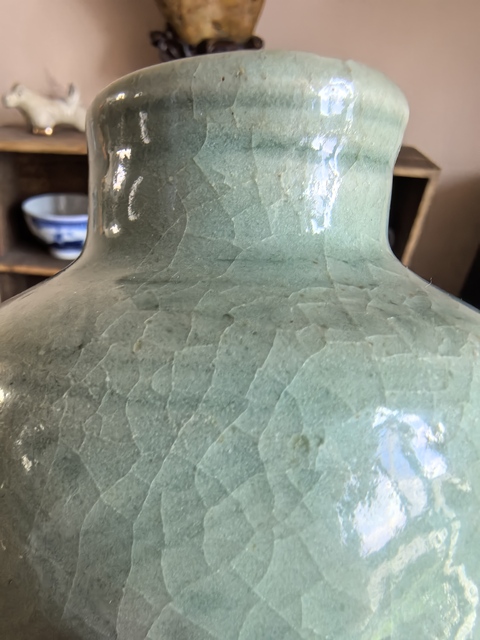 古玩陶瓷龍泉青瓷刻網格紋梅瓶真品鑒賞圖