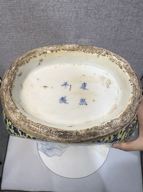 古玩陶瓷樓臺亭閣山水紋青花抱月瓶真品鑒賞圖