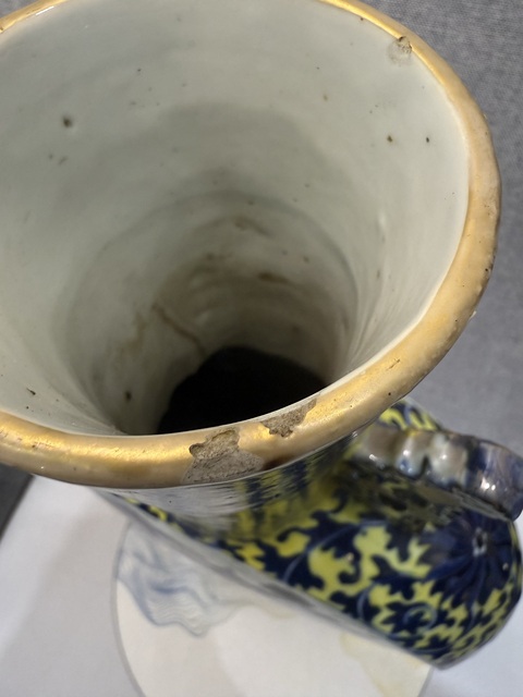 古玩陶瓷樓臺亭閣山水紋青花抱月瓶真品鑒賞圖