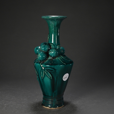 古玩陶瓷綠釉貼塑瓶真品鑒賞圖