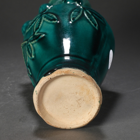 古玩陶瓷綠釉貼塑瓶真品鑒賞圖