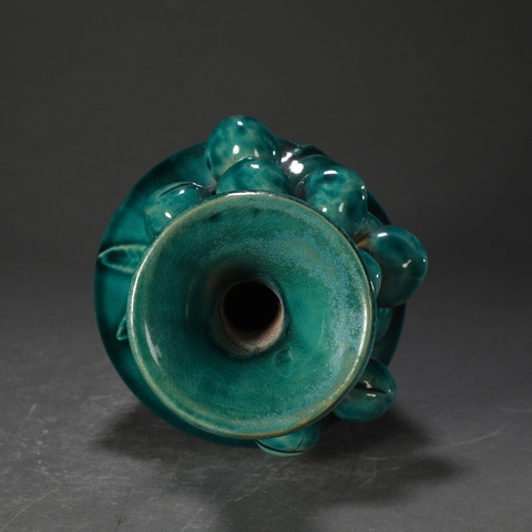 古玩陶瓷綠釉貼塑瓶真品鑒賞圖