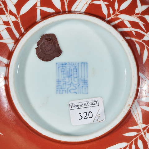 古玩陶瓷珊瑚紅地留白竹紋碗真品鑒賞圖