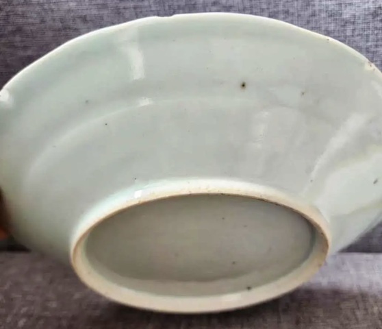 古玩陶瓷青花纏枝花卉紋盤真品鑒賞圖