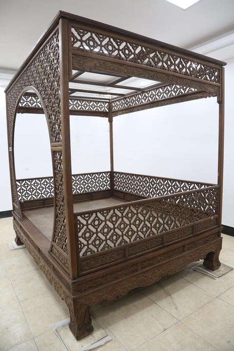 古玩雜項月洞門架子床真品鑒賞圖