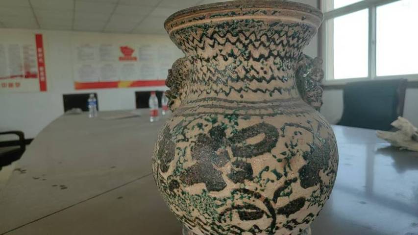 古玩陶瓷彩繪花卉紋撇口瓶真品鑒賞圖