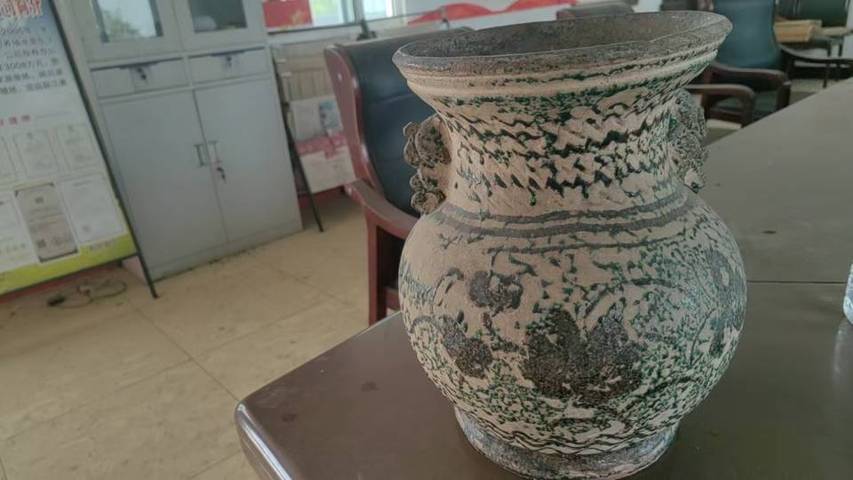 古玩陶瓷彩繪花卉紋撇口瓶真品鑒賞圖