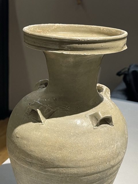 古玩陶瓷南北朝四系盤口瓶真品鑒賞圖