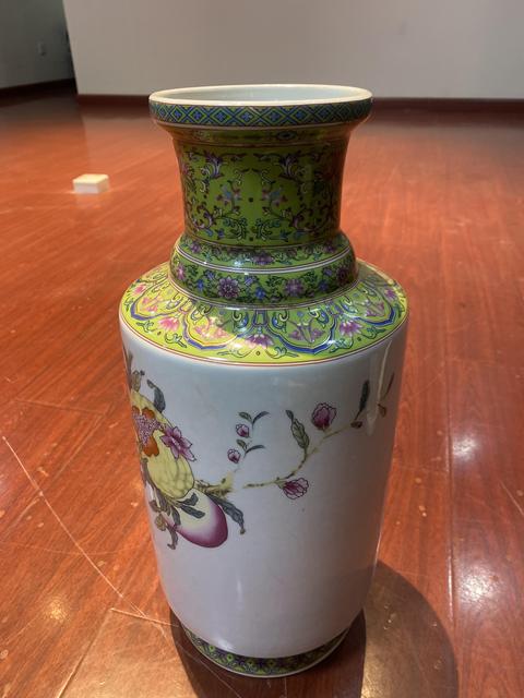 古玩陶瓷黃地粉彩福壽紋棒槌瓶真品鑒賞圖