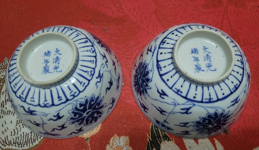 古玩陶瓷花卉紋青花碗真品鑒賞圖
