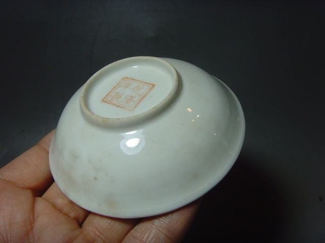 古玩陶瓷【乾隆年制款】民國.黃地粉彩花卉紋小盤拍賣,當前價格0元