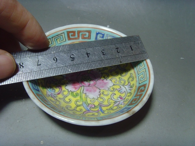 古玩陶瓷【乾隆年制款】民國.黃地粉彩花卉紋小盤拍賣,當前價格0元
