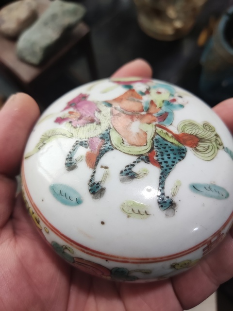 古玩陶瓷精品細路麒麟送子粉彩蓋盒拍賣，當前價格2288元