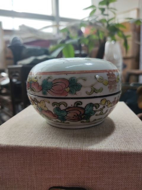 古玩陶瓷精品細路麒麟送子粉彩蓋盒拍賣，當前價格2288元