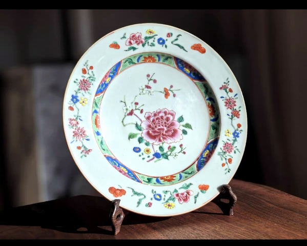 古玩陶瓷花卉紋粉彩盤真品鑒賞圖