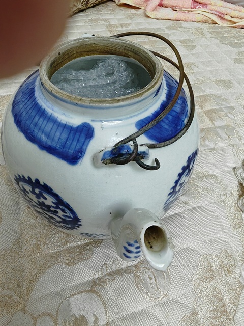 古玩陶瓷清中期青花茶壺真品鑒賞圖