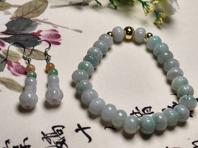 古玩玉器(特價)天然翡翠珠串和翡翠耳墜一套拍賣,當前價格688元