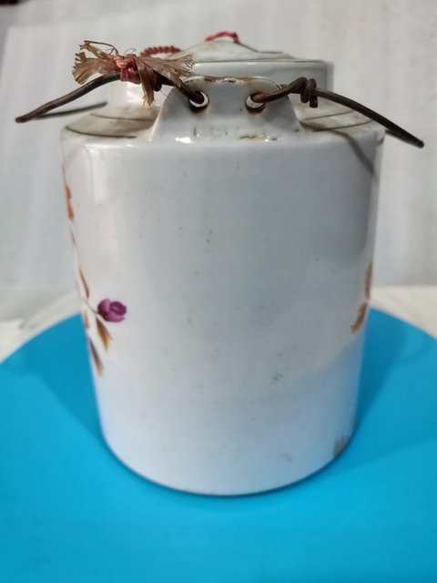 古玩陶瓷彩繪畫花卉紋提梁壺拍賣，當前價格680元