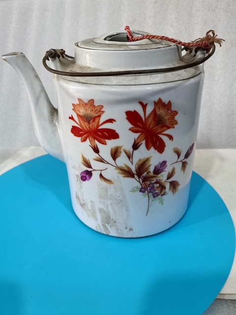 古玩陶瓷彩繪畫花卉紋提梁壺拍賣，當前價格680元