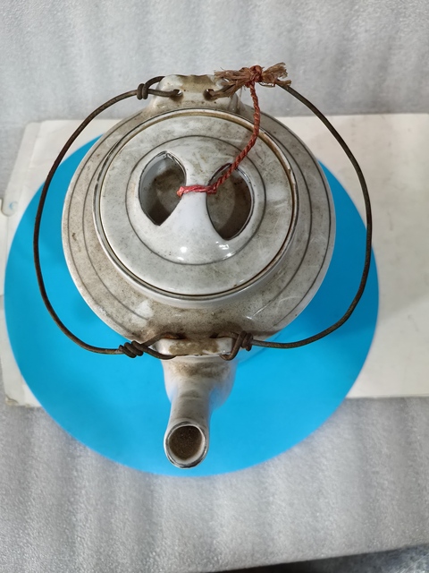 古玩陶瓷彩繪畫花卉紋提梁壺拍賣，當前價格680元