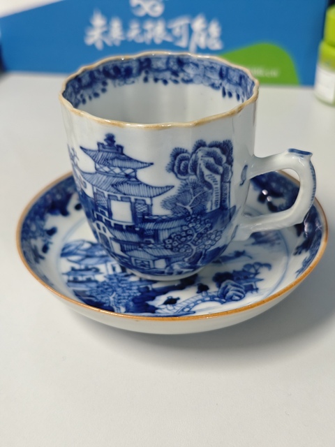 古玩陶瓷清乾隆青花山水樓閣通景紋杯碟一套拍賣,當前價格1050元