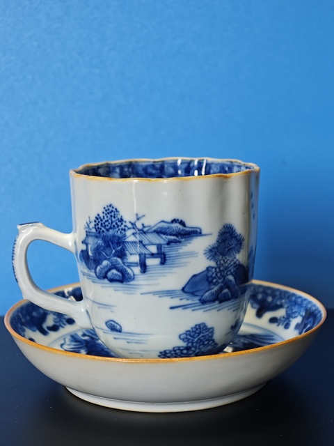 古玩陶瓷清乾隆青花山水樓閣通景紋杯碟一套拍賣,當前價格1050元