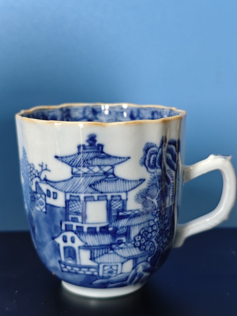 古玩陶瓷清乾隆青花山水樓閣通景紋杯碟一套拍賣,當前價格1050元