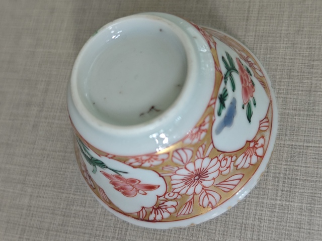 古玩陶瓷粉彩花卉人物杯碟一套真品鑒賞圖