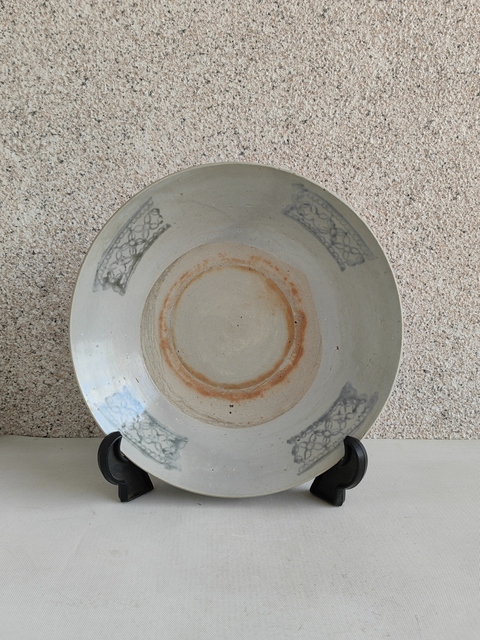 古玩陶瓷青花花卉紋盤真品鑒賞圖