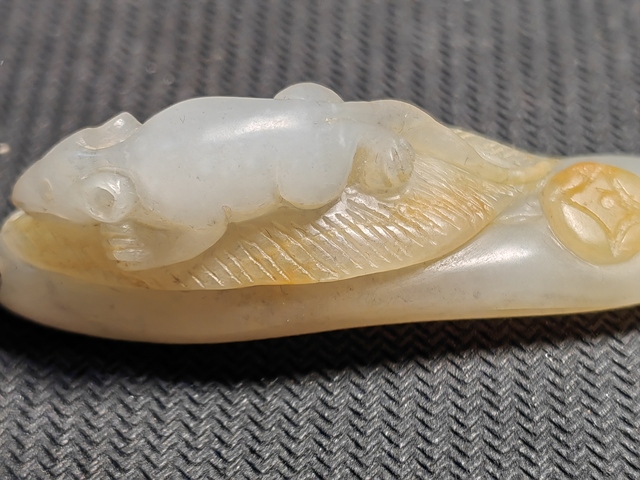 古玩玉器天然和田玉老鼠雕件真品鑒賞圖