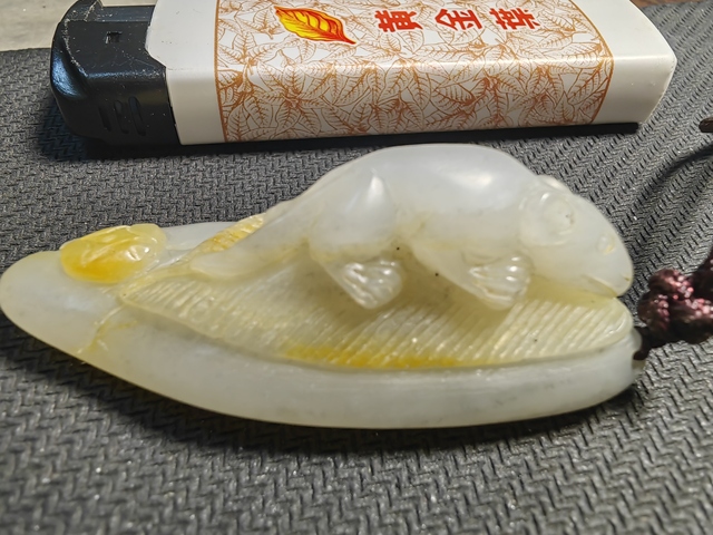 古玩玉器天然和田玉老鼠雕件真品鑒賞圖