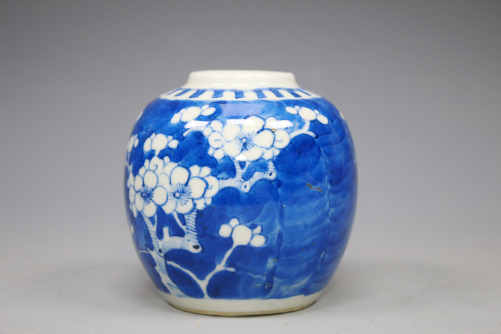 古玩陶瓷清光緒·青花留白折枝冰梅紋罐真品鑒賞圖