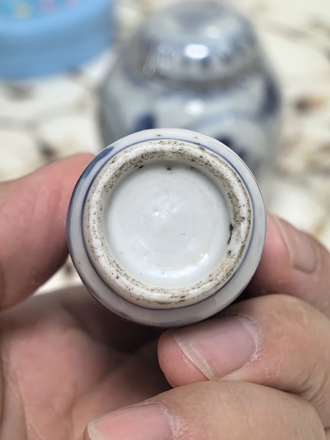 古玩陶瓷山水紋鼻煙壺真品鑒賞圖