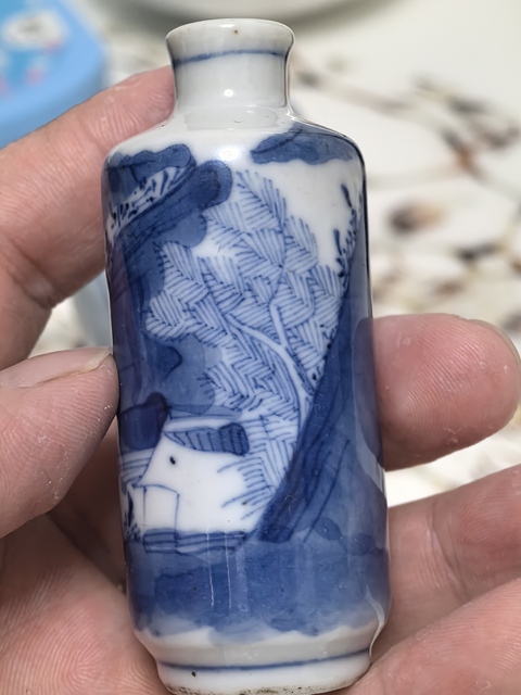 古玩陶瓷山水紋鼻煙壺真品鑒賞圖