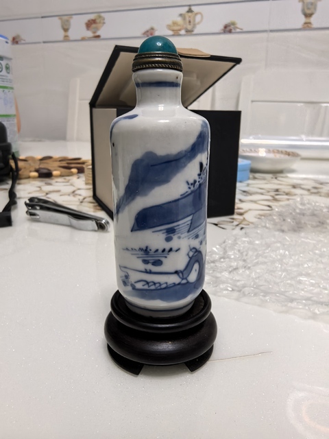 古玩陶瓷山水紋鼻煙壺真品鑒賞圖
