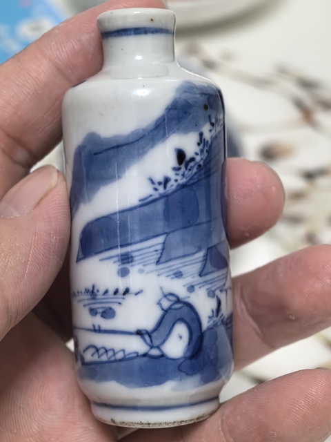 古玩陶瓷山水紋鼻煙壺真品鑒賞圖