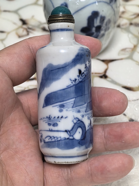 古玩陶瓷山水紋鼻煙壺真品鑒賞圖