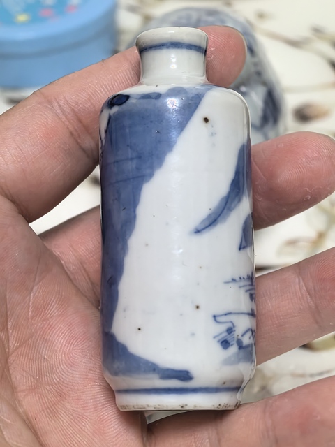 古玩陶瓷山水紋鼻煙壺真品鑒賞圖