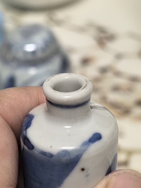 古玩陶瓷山水紋鼻煙壺真品鑒賞圖