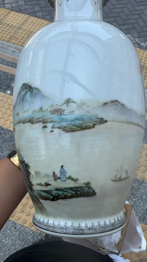 古玩陶瓷粉彩山水紋花蘭瓶真品鑒賞圖
